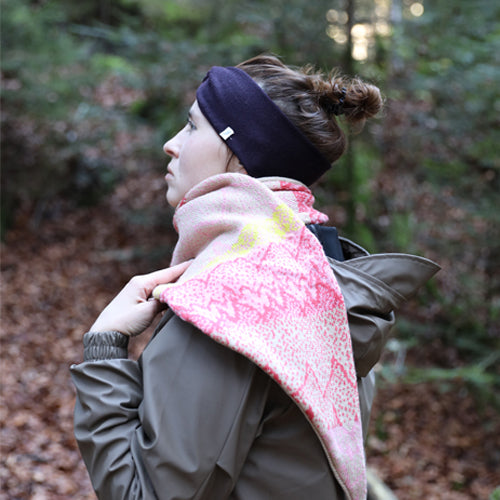 Schal Sunlit Peaks – Ein Hauch von Farbe und Wärme für den Winter!