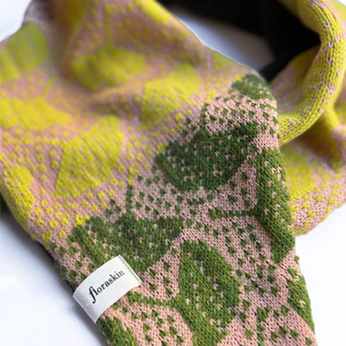 Schal Ginkgo Fall: An Ode to Green – Ein elegantes Meisterwerk in Grüntönen!